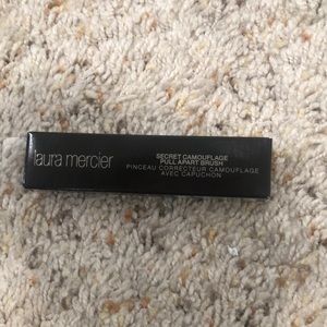 Laura Mercier secret camouflage pull apart brush